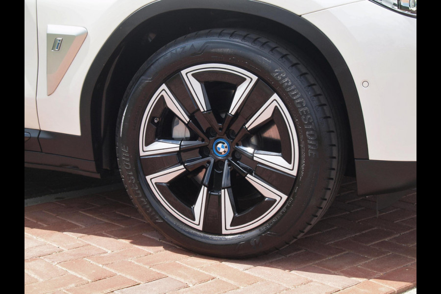 BMW iX3 Executive 80 kWh | Panoramadak | NL-Auto | Camera |