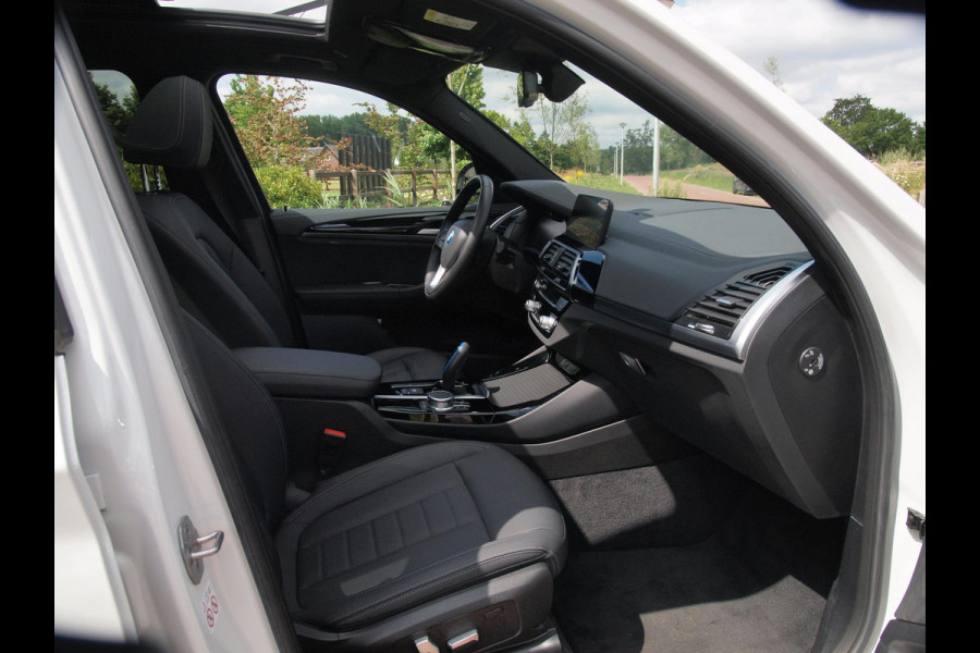 BMW iX3 Executive 80 kWh | Panoramadak | NL-Auto | Camera |