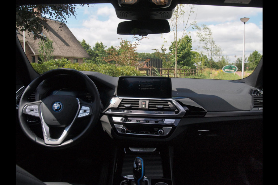 BMW iX3 Executive 80 kWh | Panoramadak | NL-Auto | Camera |