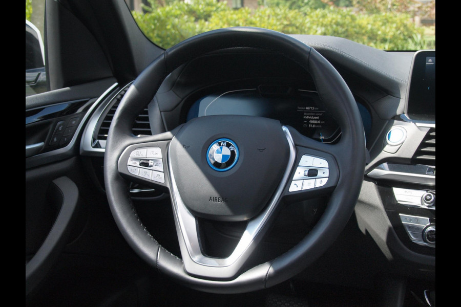 BMW iX3 Executive 80 kWh | Panoramadak | NL-Auto | Camera |