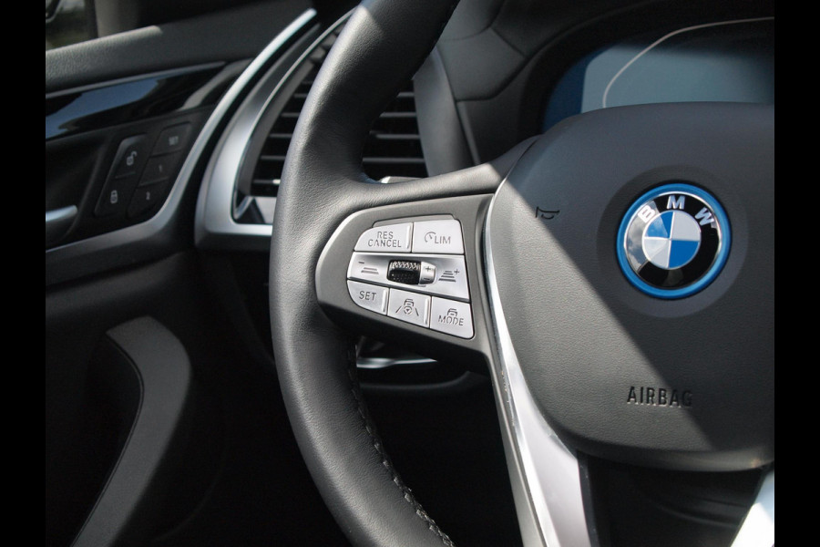 BMW iX3 Executive 80 kWh | Panoramadak | NL-Auto | Camera |