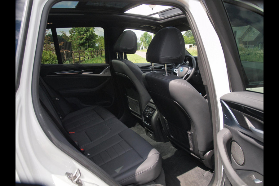 BMW iX3 Executive 80 kWh | Panoramadak | NL-Auto | Camera |