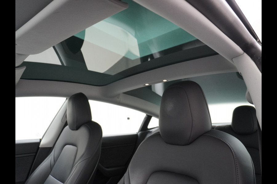 Tesla Model 3 RWD SR+ 60kWh 325PK FSD 3-Computer 18" AutoPilot Leder PanoDak Adaptive-Cruise Lmv Camera's Elektr.-Stuur+Stoelen+Spiegels+Geheu Navi LED Comfortstoelen ACC DAB Voorverwarmen interieur via App Keyless via Telefoonsleutel One-Pedal-Drive Origineel Nederlandse auto tot 11kw laden thuis! 1.584kg licht! Accu Garantie tot 02-06-2028/160.000km