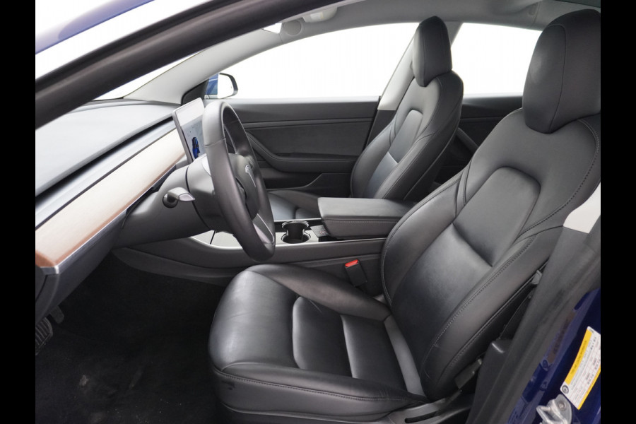 Tesla Model 3 RWD SR+ 60kWh 325PK FSD 3-Computer 18" AutoPilot Leder PanoDak Adaptive-Cruise Lmv Camera's Elektr.-Stuur+Stoelen+Spiegels+Geheu Navi LED Comfortstoelen ACC DAB Voorverwarmen interieur via App Keyless via Telefoonsleutel One-Pedal-Drive Origineel Nederlandse auto tot 11kw laden thuis! 1.584kg licht! Accu Garantie tot 02-06-2028/160.000km