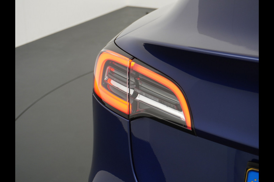 Tesla Model 3 RWD SR+ 60kWh 325PK FSD 3-Computer 18" AutoPilot Leder PanoDak Adaptive-Cruise Lmv Camera's Elektr.-Stuur+Stoelen+Spiegels+Geheu Navi LED Comfortstoelen ACC DAB Voorverwarmen interieur via App Keyless via Telefoonsleutel One-Pedal-Drive Origineel Nederlandse auto tot 11kw laden thuis! 1.584kg licht! Accu Garantie tot 02-06-2028/160.000km