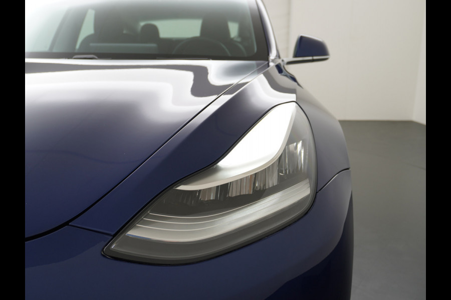 Tesla Model 3 RWD SR+ 60kWh 325PK FSD 3-Computer 18" AutoPilot Leder PanoDak Adaptive-Cruise Lmv Camera's Elektr.-Stuur+Stoelen+Spiegels+Geheu Navi LED Comfortstoelen ACC DAB Voorverwarmen interieur via App Keyless via Telefoonsleutel One-Pedal-Drive Origineel Nederlandse auto tot 11kw laden thuis! 1.584kg licht! Accu Garantie tot 02-06-2028/160.000km