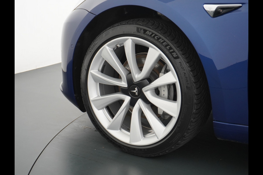 Tesla Model 3 RWD SR+ 60kWh 325PK FSD 3-Computer 18" AutoPilot Leder PanoDak Adaptive-Cruise Lmv Camera's Elektr.-Stuur+Stoelen+Spiegels+Geheu Navi LED Comfortstoelen ACC DAB Voorverwarmen interieur via App Keyless via Telefoonsleutel One-Pedal-Drive Origineel Nederlandse auto tot 11kw laden thuis! 1.584kg licht! Accu Garantie tot 02-06-2028/160.000km