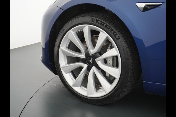 Tesla Model 3 RWD SR+ 60kWh 325PK FSD 3-Computer 18" AutoPilot Leder PanoDak Adaptive-Cruise Lmv Camera's Elektr.-Stuur+Stoelen+Spiegels+Geheu Navi LED Comfortstoelen ACC DAB Voorverwarmen interieur via App Keyless via Telefoonsleutel One-Pedal-Drive Origineel Nederlandse auto tot 11kw laden thuis! 1.584kg licht! Accu Garantie tot 02-06-2028/160.000km