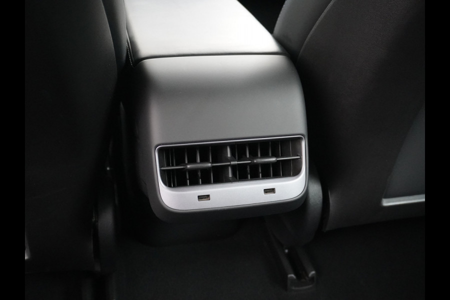 Tesla Model 3 RWD SR+ 60kWh 325PK FSD 3-Computer 18" AutoPilot Leder PanoDak Adaptive-Cruise Lmv Camera's Elektr.-Stuur+Stoelen+Spiegels+Geheu Navi LED Comfortstoelen ACC DAB Voorverwarmen interieur via App Keyless via Telefoonsleutel One-Pedal-Drive Origineel Nederlandse auto tot 11kw laden thuis! 1.584kg licht! Accu Garantie tot 02-06-2028/160.000km