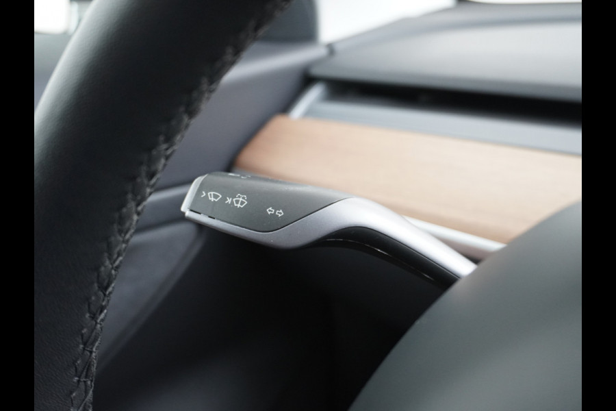 Tesla Model 3 RWD SR+ 60kWh 325PK FSD 3-Computer 18" AutoPilot Leder PanoDak Adaptive-Cruise Lmv Camera's Elektr.-Stuur+Stoelen+Spiegels+Geheu Navi LED Comfortstoelen ACC DAB Voorverwarmen interieur via App Keyless via Telefoonsleutel One-Pedal-Drive Origineel Nederlandse auto tot 11kw laden thuis! 1.584kg licht! Accu Garantie tot 02-06-2028/160.000km