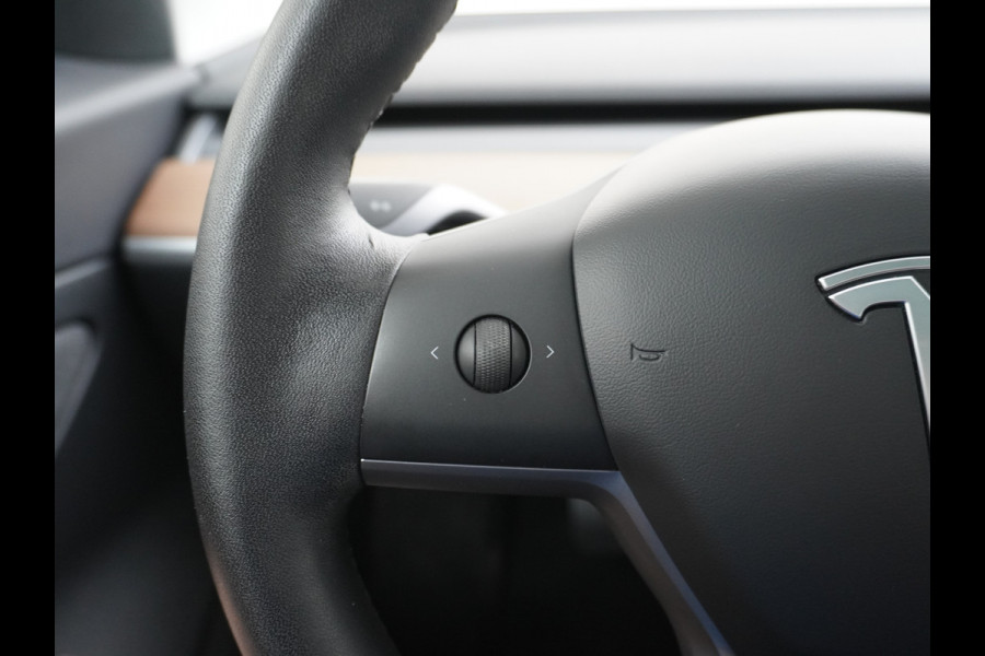 Tesla Model 3 RWD SR+ 60kWh 325PK FSD 3-Computer 18" AutoPilot Leder PanoDak Adaptive-Cruise Lmv Camera's Elektr.-Stuur+Stoelen+Spiegels+Geheu Navi LED Comfortstoelen ACC DAB Voorverwarmen interieur via App Keyless via Telefoonsleutel One-Pedal-Drive Origineel Nederlandse auto tot 11kw laden thuis! 1.584kg licht! Accu Garantie tot 02-06-2028/160.000km