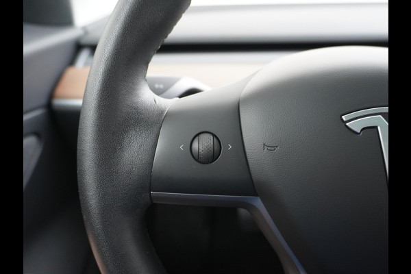 Tesla Model 3 RWD SR+ 60kWh 325PK FSD 3-Computer 18" AutoPilot Leder PanoDak Adaptive-Cruise Lmv Camera's Elektr.-Stuur+Stoelen+Spiegels+Geheu Navi LED Comfortstoelen ACC DAB Voorverwarmen interieur via App Keyless via Telefoonsleutel One-Pedal-Drive Origineel Nederlandse auto tot 11kw laden thuis! 1.584kg licht! Accu Garantie tot 02-06-2028/160.000km