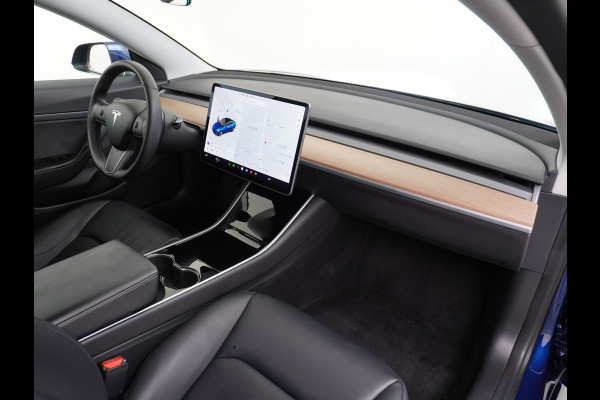 Tesla Model 3 RWD SR+ 60kWh 325PK FSD 3-Computer 18" AutoPilot Leder PanoDak Adaptive-Cruise Lmv Camera's Elektr.-Stuur+Stoelen+Spiegels+Geheu Navi LED Comfortstoelen ACC DAB Voorverwarmen interieur via App Keyless via Telefoonsleutel One-Pedal-Drive Origineel Nederlandse auto tot 11kw laden thuis! 1.584kg licht! Accu Garantie tot 02-06-2028/160.000km