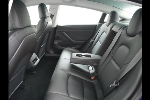 Tesla Model 3 RWD SR+ 60kWh 325PK FSD 3-Computer 18" AutoPilot Leder PanoDak Adaptive-Cruise Lmv Camera's Elektr.-Stuur+Stoelen+Spiegels+Geheu Navi LED Comfortstoelen ACC DAB Voorverwarmen interieur via App Keyless via Telefoonsleutel One-Pedal-Drive Origineel Nederlandse auto tot 11kw laden thuis! 1.584kg licht! Accu Garantie tot 02-06-2028/160.000km