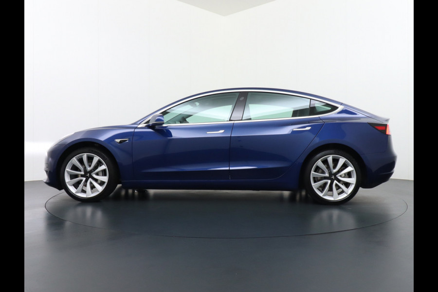 Tesla Model 3 RWD SR+ 60kWh 325PK FSD 3-Computer 18" AutoPilot Leder PanoDak Adaptive-Cruise Lmv Camera's Elektr.-Stuur+Stoelen+Spiegels+Geheu Navi LED Comfortstoelen ACC DAB Voorverwarmen interieur via App Keyless via Telefoonsleutel One-Pedal-Drive Origineel Nederlandse auto tot 11kw laden thuis! 1.584kg licht! Accu Garantie tot 02-06-2028/160.000km