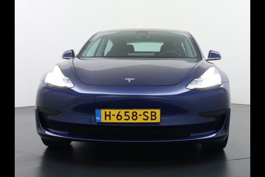 Tesla Model 3 RWD SR+ 60kWh 325PK FSD 3-Computer 18" AutoPilot Leder PanoDak Adaptive-Cruise Lmv Camera's Elektr.-Stuur+Stoelen+Spiegels+Geheu Navi LED Comfortstoelen ACC DAB Voorverwarmen interieur via App Keyless via Telefoonsleutel One-Pedal-Drive Origineel Nederlandse auto tot 11kw laden thuis! 1.584kg licht! Accu Garantie tot 02-06-2028/160.000km