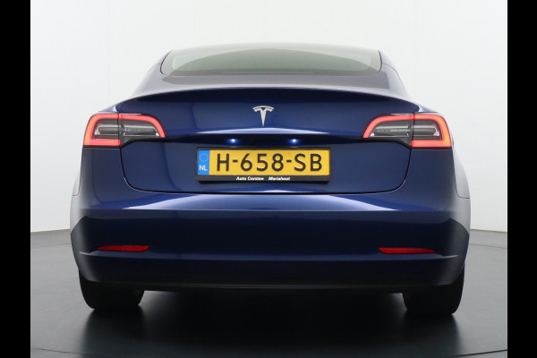 Tesla Model 3 RWD SR+ 60kWh 325PK FSD 3-Computer 18" AutoPilot Leder PanoDak Adaptive-Cruise Lmv Camera's Elektr.-Stuur+Stoelen+Spiegels+Geheu Navi LED Comfortstoelen ACC DAB Voorverwarmen interieur via App Keyless via Telefoonsleutel One-Pedal-Drive Origineel Nederlandse auto tot 11kw laden thuis! 1.584kg licht! Accu Garantie tot 02-06-2028/160.000km