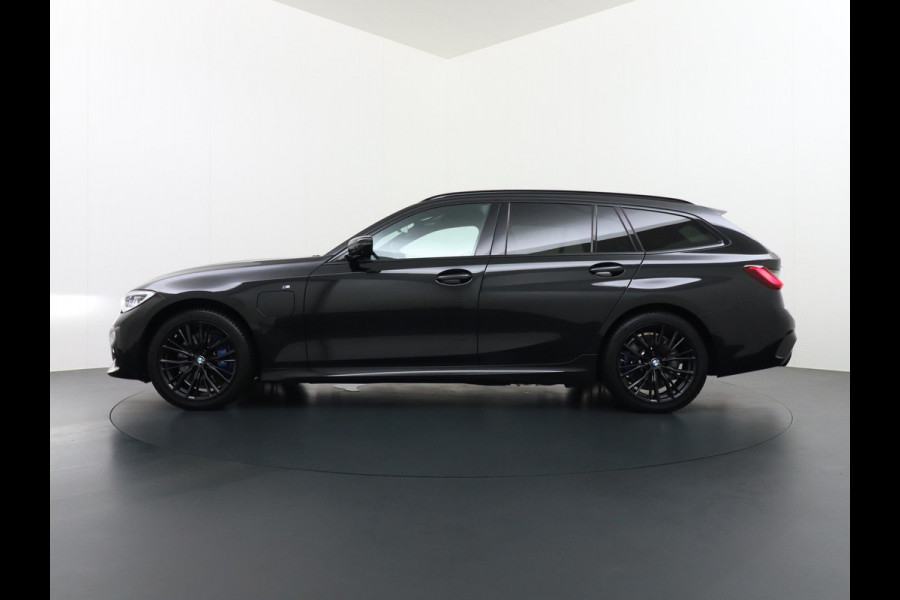 BMW 3 Serie Touring 330e M SPORT | LASER LED | 360 CAMERA | ELECTR STOELEN | LEDER | HEAD UP | PANORAMADAK| DODE HOEK | STUURWIEL EN STOEL VERW. | TREKHAAK | DEALER ONDERHOUDEN