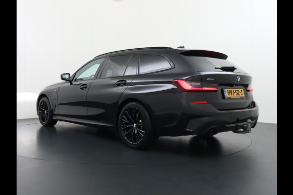 BMW 3 Serie Touring 330e M SPORT | LASER LED | 360 CAMERA | ELECTR STOELEN | LEDER | HEAD UP | PANORAMADAK| DODE HOEK | STUURWIEL EN STOEL VERW. | TREKHAAK | DEALER ONDERHOUDEN