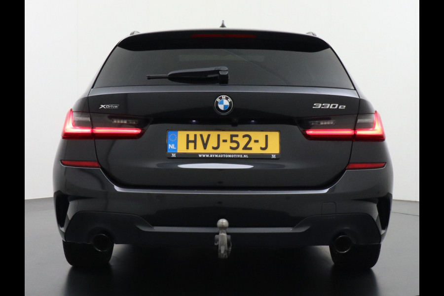 BMW 3 Serie Touring 330e M SPORT | LASER LED | 360 CAMERA | ELECTR STOELEN | LEDER | HEAD UP | PANORAMADAK| DODE HOEK | STUURWIEL EN STOEL VERW. | TREKHAAK | DEALER ONDERHOUDEN