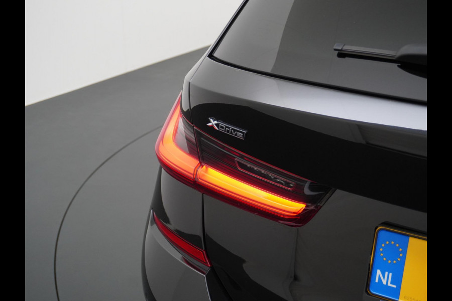 BMW 3 Serie Touring 330e M SPORT | LASER LED | 360 CAMERA | ELECTR STOELEN | LEDER | HEAD UP | PANORAMADAK| DODE HOEK | STUURWIEL EN STOEL VERW. | TREKHAAK | DEALER ONDERHOUDEN