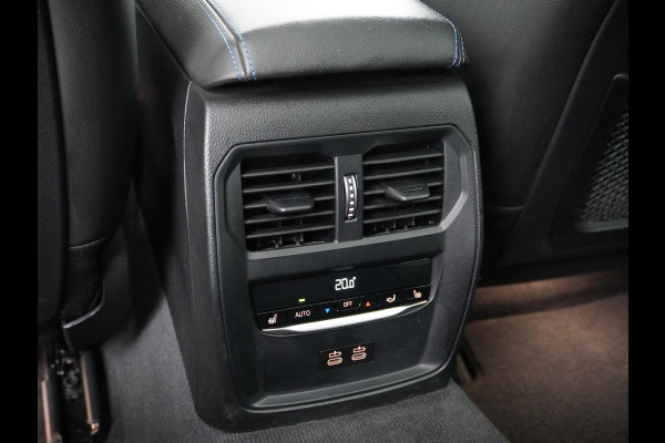 BMW 3 Serie Touring 330e M SPORT | LASER LED | 360 CAMERA | ELECTR STOELEN | LEDER | HEAD UP | PANORAMADAK| DODE HOEK | STUURWIEL EN STOEL VERW. | TREKHAAK | DEALER ONDERHOUDEN