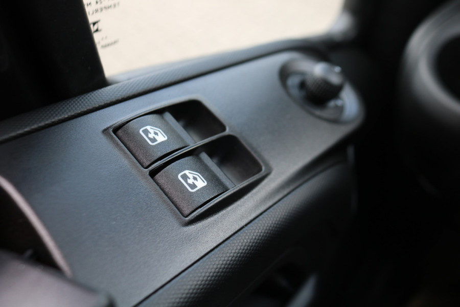 Iveco Daily 40C18 3.0 Automaat Meubelbak met Laadklep Automaat (Nieuw Model)