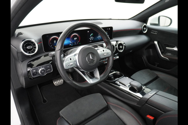Mercedes-Benz A-Klasse 200 164PK Autom. AMG Line Navi premium Ecc Cruise control Panoramadak Stoelverwarming DAB Premium Plus Widescreen cockpit Multibeam led Rijstrooksensor Grootlicht-assisten Licht en zichtpakket Connected services Verkeersbord detectie WiFi Nieuwprijs €46.057,-