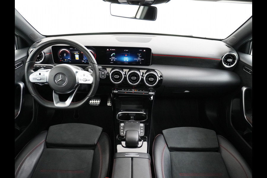 Mercedes-Benz A-Klasse 200 164PK Autom. AMG Line Navi premium Ecc Cruise control Panoramadak Stoelverwarming DAB Premium Plus Widescreen cockpit Multibeam led Rijstrooksensor Grootlicht-assisten Licht en zichtpakket Connected services Verkeersbord detectie WiFi Nieuwprijs €46.057,-