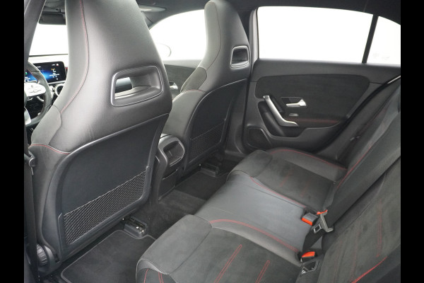 Mercedes-Benz A-Klasse 200 164PK Autom. AMG Line Navi premium Ecc Cruise control Panoramadak Stoelverwarming DAB Premium Plus Widescreen cockpit Multibeam led Rijstrooksensor Grootlicht-assisten Licht en zichtpakket Connected services Verkeersbord detectie WiFi Nieuwprijs €46.057,-