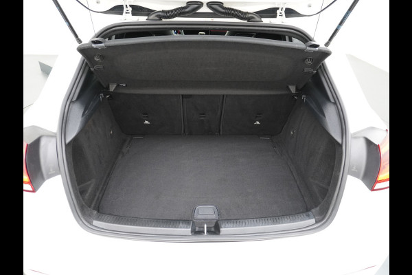 Mercedes-Benz A-Klasse 200 164PK Autom. AMG Line Navi premium Ecc Cruise control Panoramadak Stoelverwarming DAB Premium Plus Widescreen cockpit Multibeam led Rijstrooksensor Grootlicht-assisten Licht en zichtpakket Connected services Verkeersbord detectie WiFi Nieuwprijs €46.057,-