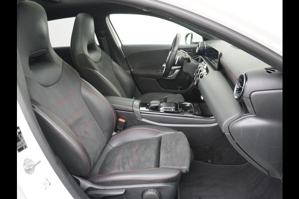 Mercedes-Benz A-Klasse 200 164PK Autom. AMG Line Navi premium Ecc Cruise control Panoramadak Stoelverwarming DAB Premium Plus Widescreen cockpit Multibeam led Rijstrooksensor Grootlicht-assisten Licht en zichtpakket Connected services Verkeersbord detectie WiFi Nieuwprijs €46.057,-