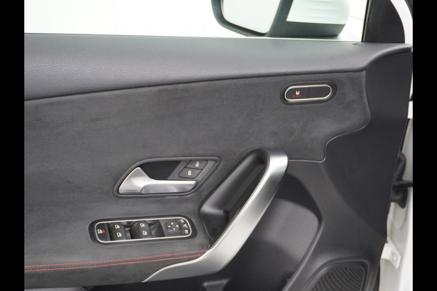 Mercedes-Benz A-Klasse 200 164PK Autom. AMG Line Navi premium Ecc Cruise control Panoramadak Stoelverwarming DAB Premium Plus Widescreen cockpit Multibeam led Rijstrooksensor Grootlicht-assisten Licht en zichtpakket Connected services Verkeersbord detectie WiFi Nieuwprijs €46.057,-
