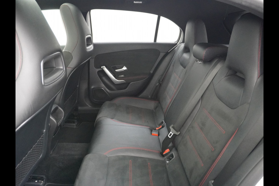 Mercedes-Benz A-Klasse 200 164PK Autom. AMG Line Navi premium Ecc Cruise control Panoramadak Stoelverwarming DAB Premium Plus Widescreen cockpit Multibeam led Rijstrooksensor Grootlicht-assisten Licht en zichtpakket Connected services Verkeersbord detectie WiFi Nieuwprijs €46.057,-