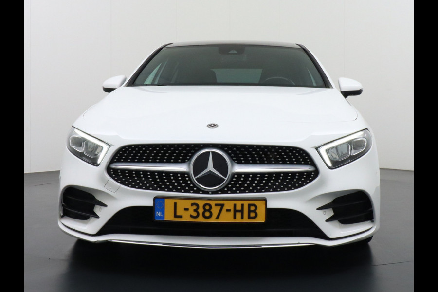 Mercedes-Benz A-Klasse 200 164PK Autom. AMG Line Navi premium Ecc Cruise control Panoramadak Stoelverwarming DAB Premium Plus Widescreen cockpit Multibeam led Rijstrooksensor Grootlicht-assisten Licht en zichtpakket Connected services Verkeersbord detectie WiFi Nieuwprijs €46.057,-