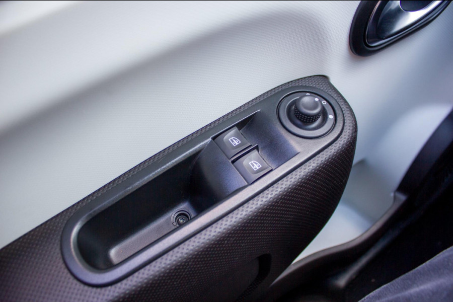 Renault Twingo Z.E. R80 Intens|Prijs rijklaar incl. 12 mnd garantie|NAV Carplay LMV DAB radio Stoelverwarming