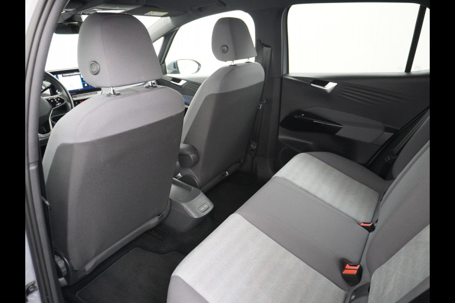 Volkswagen ID.3 Pro 58kWh Apple Carplay Android Auto HUD 360°Camera Adap.Cruise Stoelverwarming Keyless Advanced Matrix led-koplampen Multimedia Pakket Plus Comfort Pakket Design Pakket Lmv 19" Rijstrooksensor Matrix Led Dynamisch Sproeiers Verwarmd Verwarmbaar Stuur Assistance Pakket Plus Nieuwprijs €43.145,-