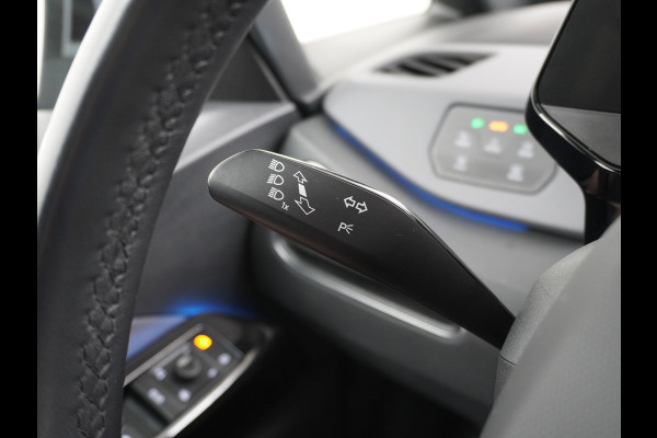 Volkswagen ID.3 Pro 58kWh Apple Carplay Android Auto HUD 360°Camera Adap.Cruise Stoelverwarming Keyless Advanced Matrix led-koplampen Multimedia Pakket Plus Comfort Pakket Design Pakket Lmv 19" Rijstrooksensor Matrix Led Dynamisch Sproeiers Verwarmd Verwarmbaar Stuur Assistance Pakket Plus Nieuwprijs €43.145,-
