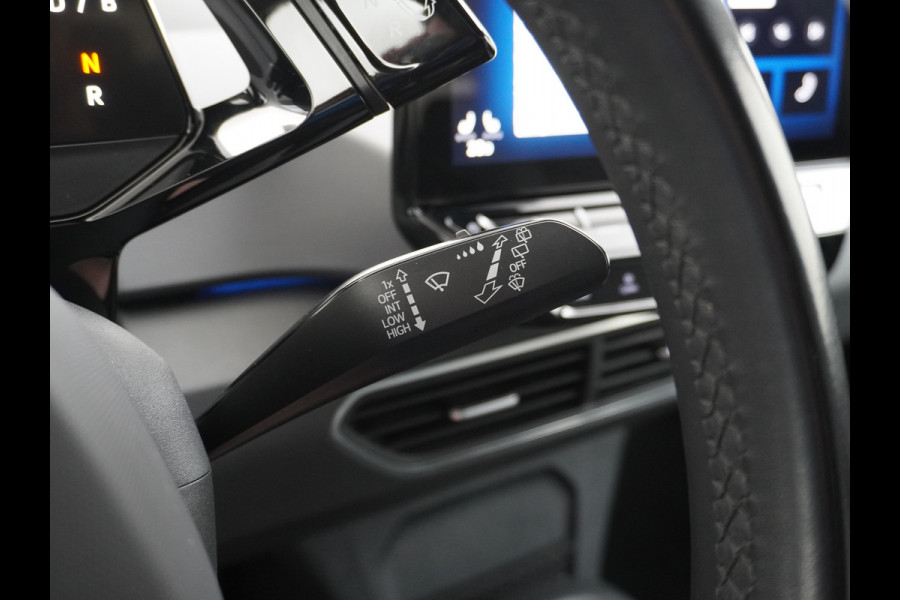 Volkswagen ID.3 Pro 58kWh Apple Carplay Android Auto HUD 360°Camera Adap.Cruise Stoelverwarming Keyless Advanced Matrix led-koplampen Multimedia Pakket Plus Comfort Pakket Design Pakket Lmv 19" Rijstrooksensor Matrix Led Dynamisch Sproeiers Verwarmd Verwarmbaar Stuur Assistance Pakket Plus Nieuwprijs €43.145,-