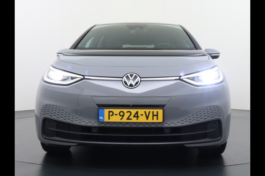 Volkswagen ID.3 Pro 58kWh Apple Carplay Android Auto HUD 360°Camera Adap.Cruise Stoelverwarming Keyless Advanced Matrix led-koplampen Multimedia Pakket Plus Comfort Pakket Design Pakket Lmv 19" Rijstrooksensor Matrix Led Dynamisch Sproeiers Verwarmd Verwarmbaar Stuur Assistance Pakket Plus Nieuwprijs €43.145,-