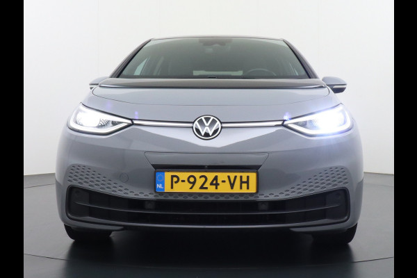 Volkswagen ID.3 Pro 58kWh Apple Carplay Android Auto HUD 360°Camera Adap.Cruise Stoelverwarming Keyless Advanced Matrix led-koplampen Multimedia Pakket Plus Comfort Pakket Design Pakket Lmv 19" Rijstrooksensor Matrix Led Dynamisch Sproeiers Verwarmd Verwarmbaar Stuur Assistance Pakket Plus Nieuwprijs €43.145,-