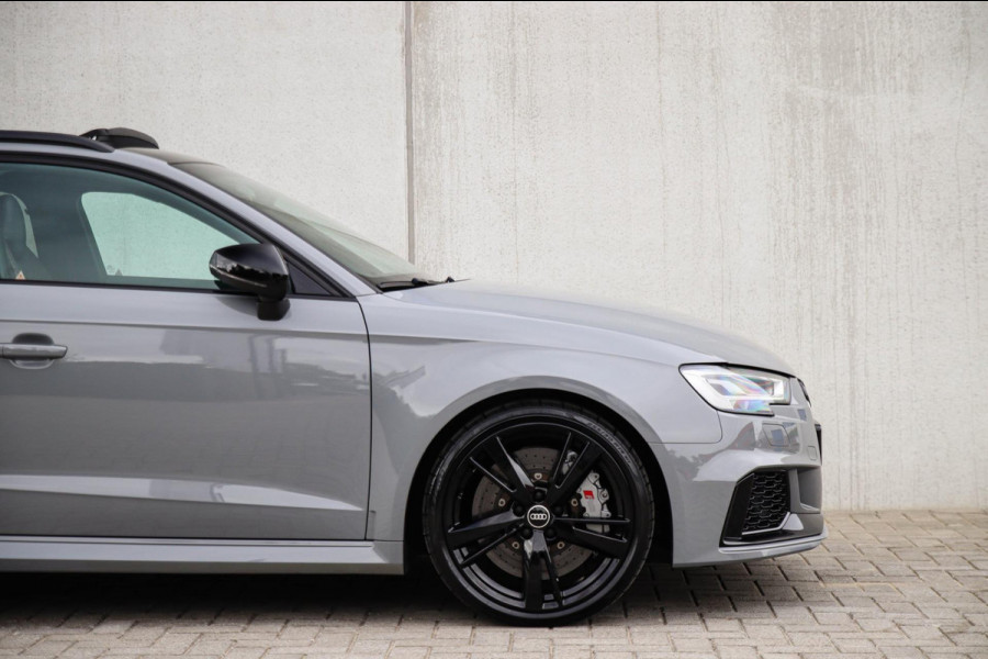 Audi A3 Sportback 2.5TFSI Quattro RS3 Facelift 400pk S-Tronic|Geen OPF|Nardo Grey|Keramisch|Virtual Cockpit|Panoramadak|LED Matrix