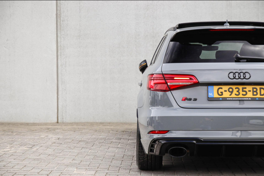 Audi A3 Sportback 2.5TFSI Quattro RS3 Facelift 400pk S-Tronic|Geen OPF|Nardo Grey|Keramisch|Virtual Cockpit|Panoramadak|LED Matrix
