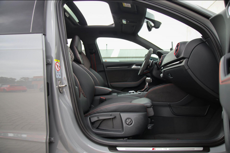 Audi A3 Sportback 2.5TFSI Quattro RS3 Facelift 400pk S-Tronic|Geen OPF|Nardo Grey|Keramisch|Virtual Cockpit|Panoramadak|LED Matrix