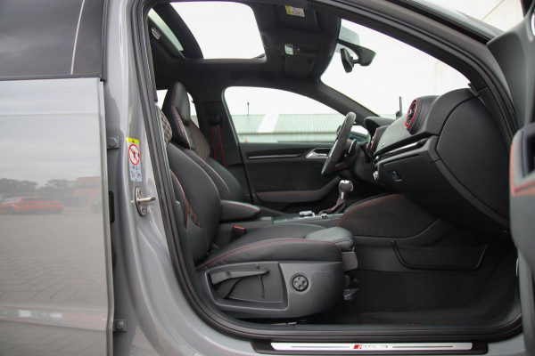 Audi A3 Sportback 2.5TFSI Quattro RS3 Facelift 400pk S-Tronic|Geen OPF|Nardo Grey|Keramisch|Virtual Cockpit|Panoramadak|LED Matrix