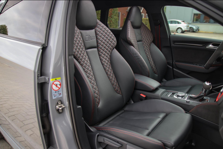 Audi A3 Sportback 2.5TFSI Quattro RS3 Facelift 400pk S-Tronic|Geen OPF|Nardo Grey|Keramisch|Virtual Cockpit|Panoramadak|LED Matrix
