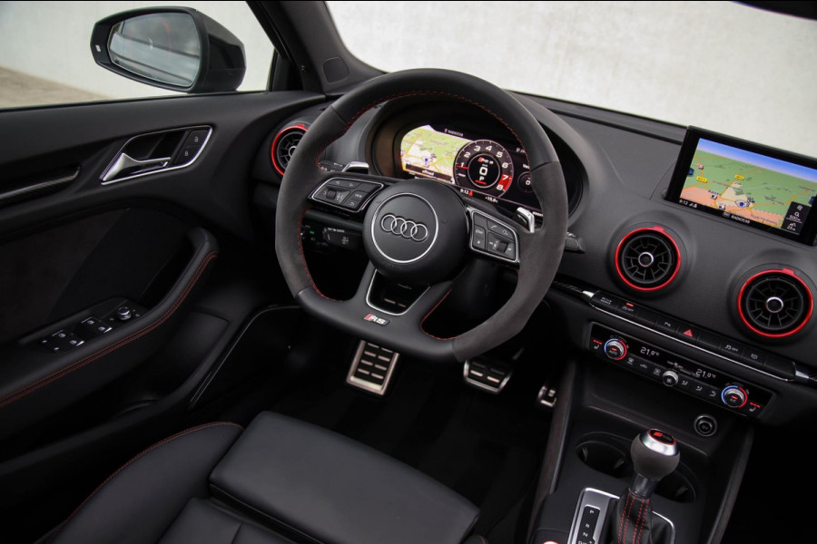 Audi A3 Sportback 2.5TFSI Quattro RS3 Facelift 400pk S-Tronic|Geen OPF|Nardo Grey|Keramisch|Virtual Cockpit|Panoramadak|LED Matrix