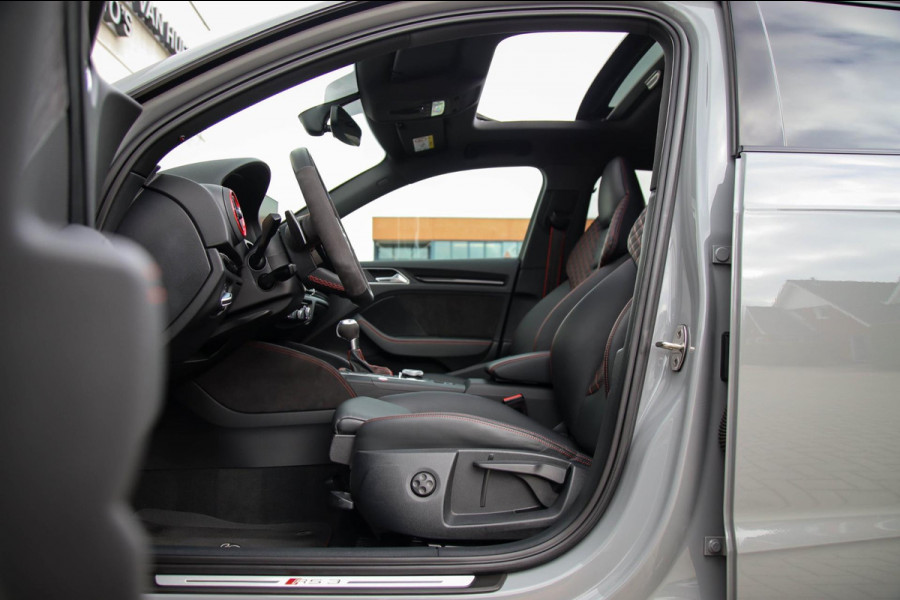 Audi A3 Sportback 2.5TFSI Quattro RS3 Facelift 400pk S-Tronic|Geen OPF|Nardo Grey|Keramisch|Virtual Cockpit|Panoramadak|LED Matrix