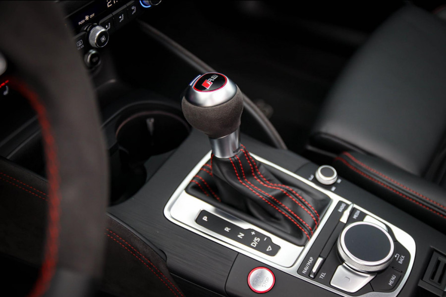 Audi A3 Sportback 2.5TFSI Quattro RS3 Facelift 400pk S-Tronic|Geen OPF|Nardo Grey|Keramisch|Virtual Cockpit|Panoramadak|LED Matrix