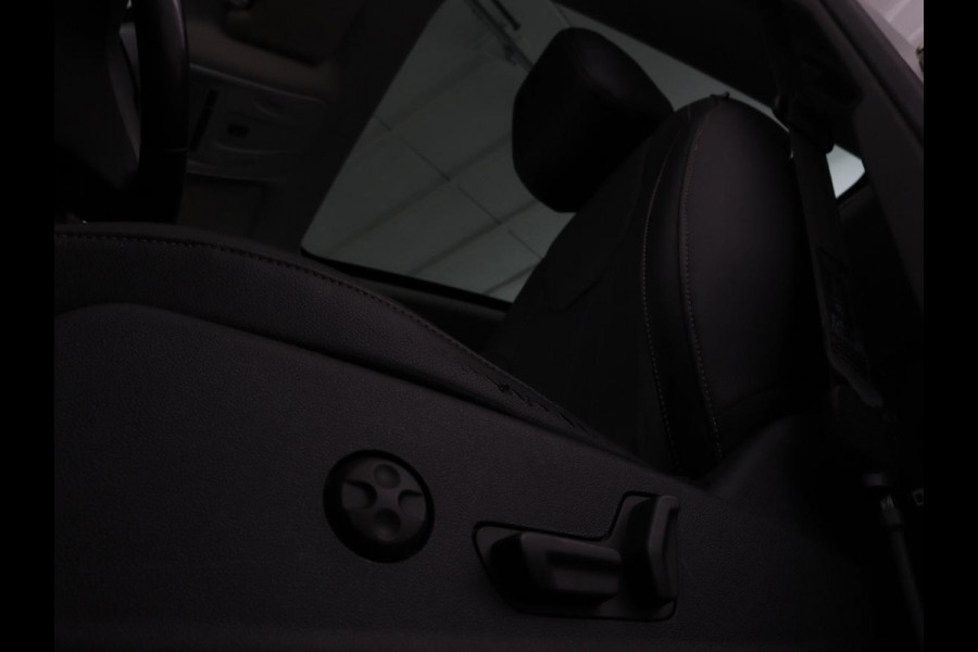 Opel Grandland X 1.2 Turbo Business Executive | Panoramadak | Stoelventilatie | Leder | Trekhaak | Adaptive cruise | Full LED | Carplay | Keyless